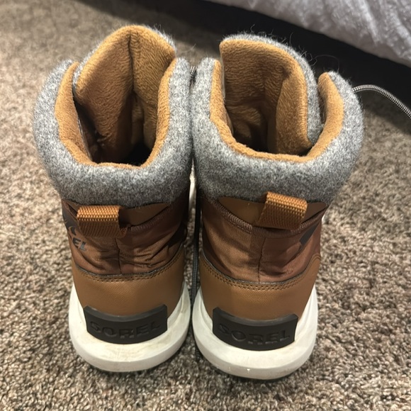 Sorel Women’s Size 9 waterproof boots - Picture 3 of 4